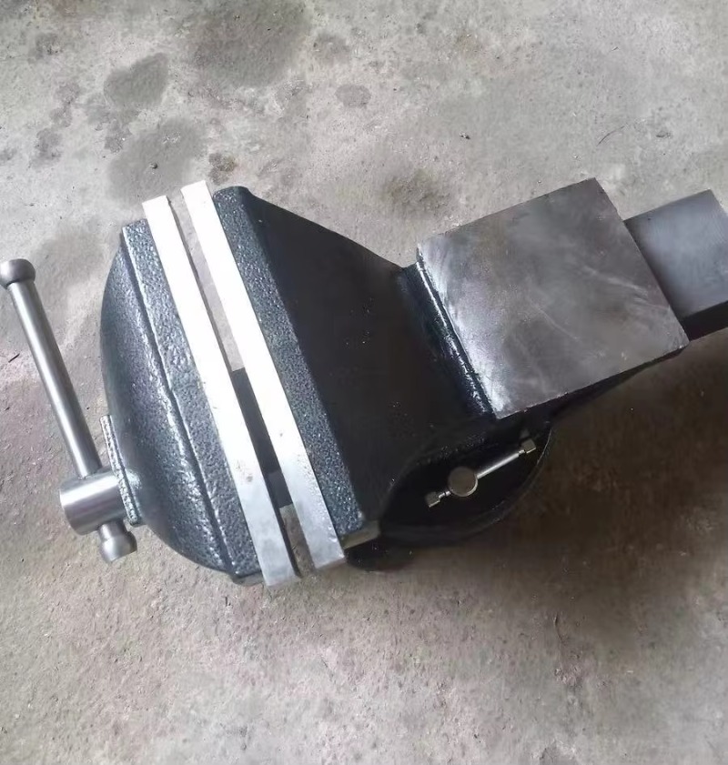 Tornillo de Banco Automático M - Heavy Equipment Workshop reseña y precio